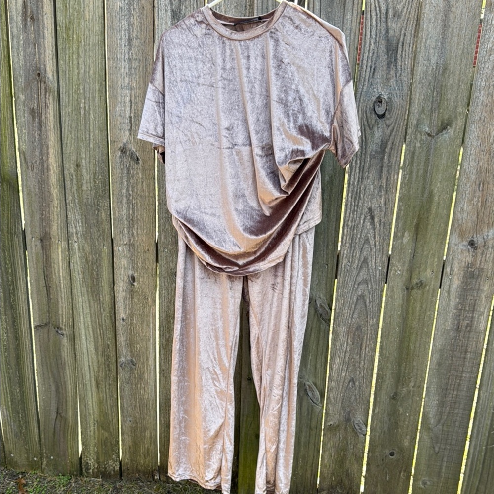Women's Velvet Lounge Set in Tan